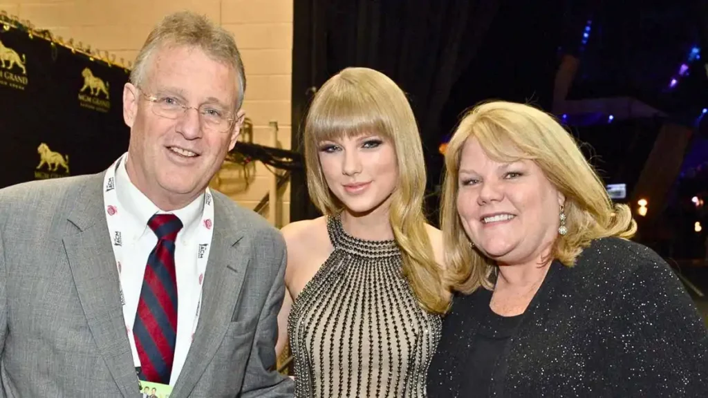 Taylor Swift with her parents